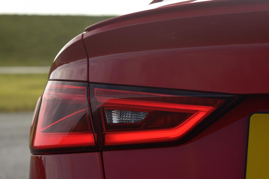 Детали экстерьера Audi S3 Sedan (8V) 2013 года  (UK) (фото 33 из 53)